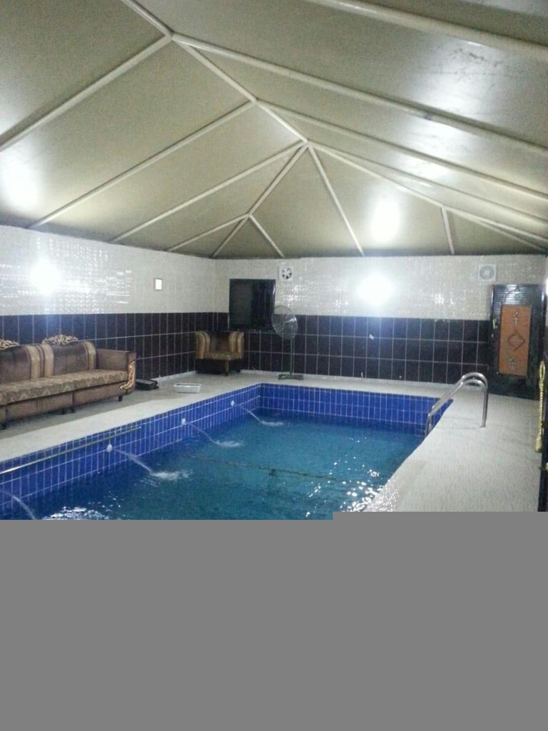 مظلات مسابح